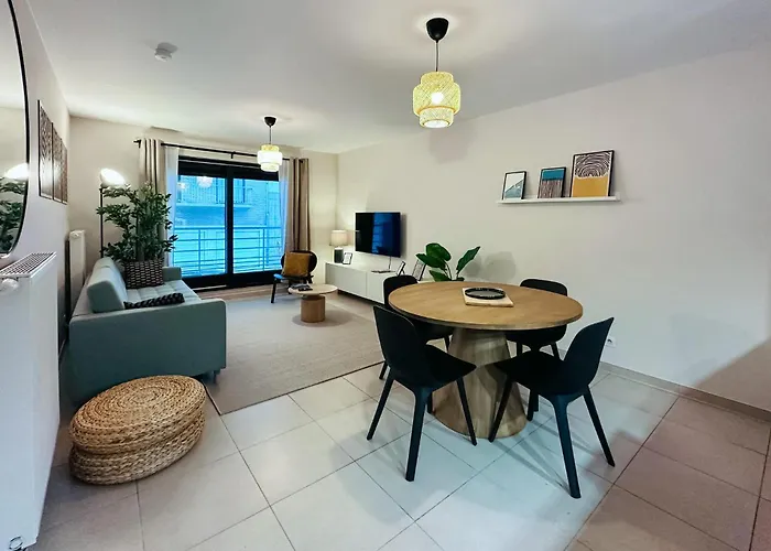 1 Bedroom Cozy Apartment In Oostende