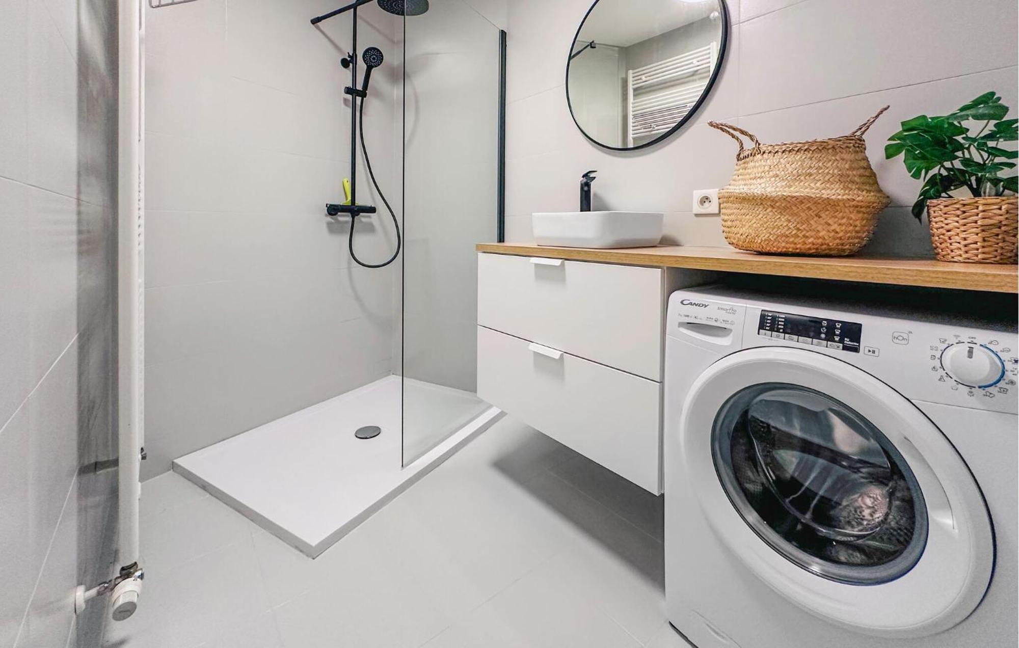 1 Bedroom Cozy In Apartment *